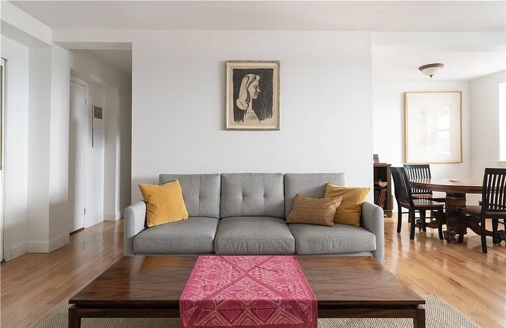 377 N Broadway #606 - Photo 2 of 10