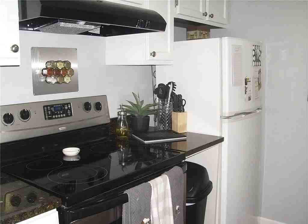 135 Charter Oaks Dr #4 - Photo 5 of 6