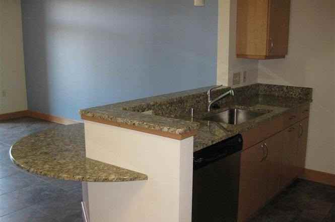 625 E Mifflin St - Photo 5 of 7