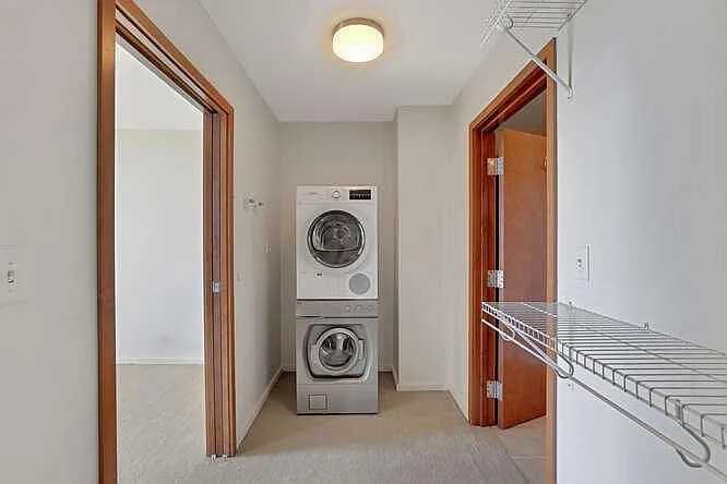 301 N Neil St - Photo 4 of 9