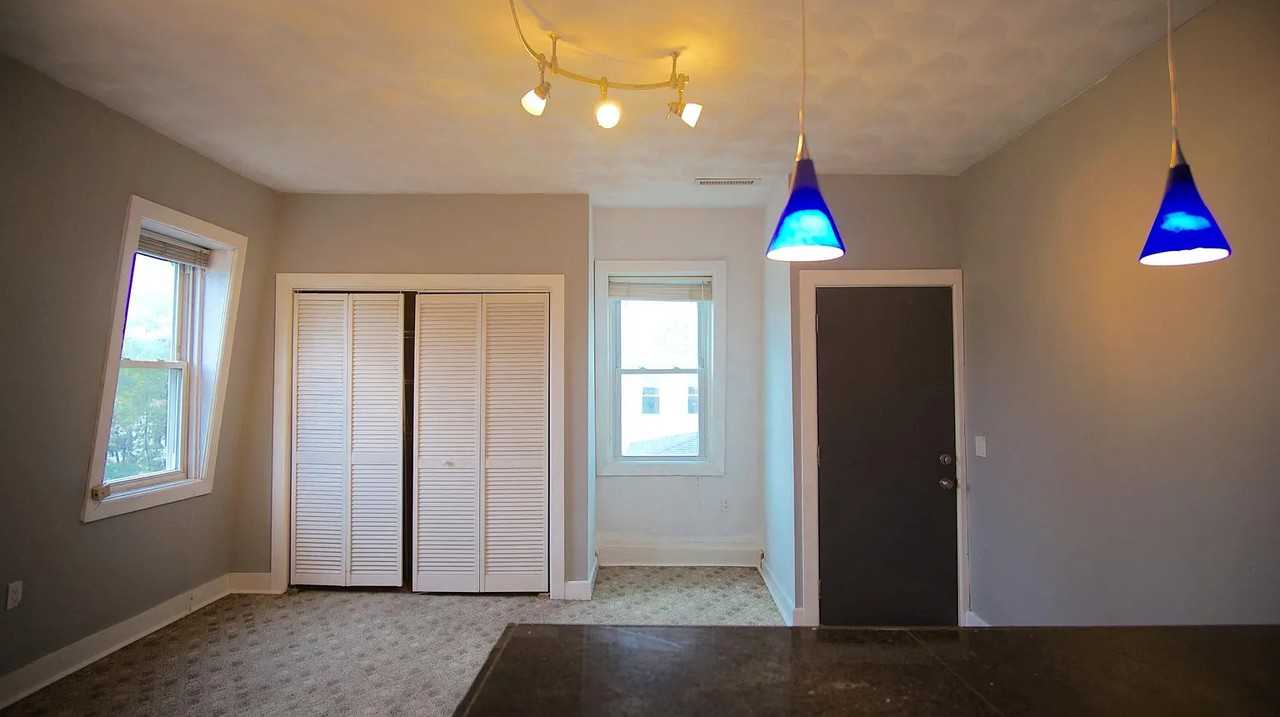 124 Almy St - Photo 7 of 11