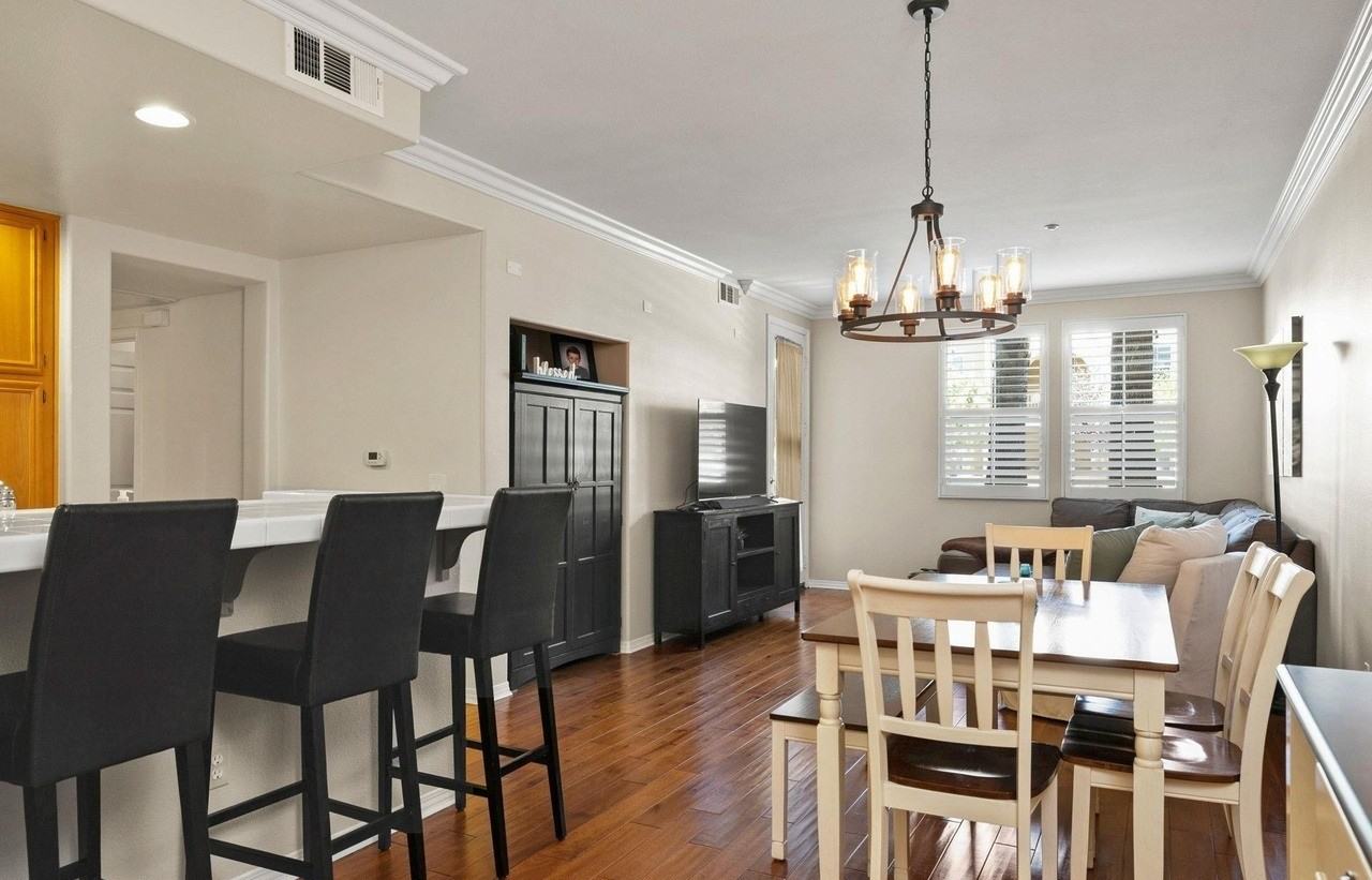 291 Riverdale Ct - Photo 5 of 8