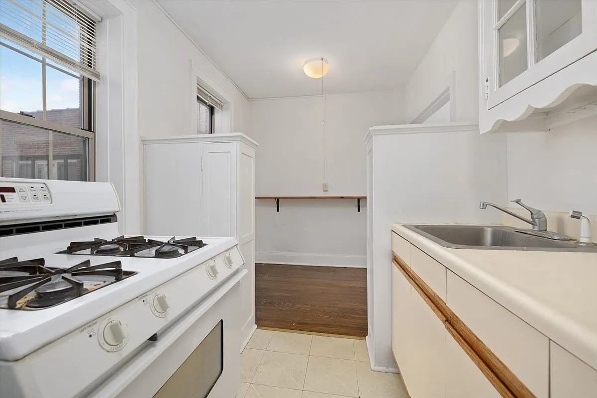 20 Spring St - Photo 2 of 11