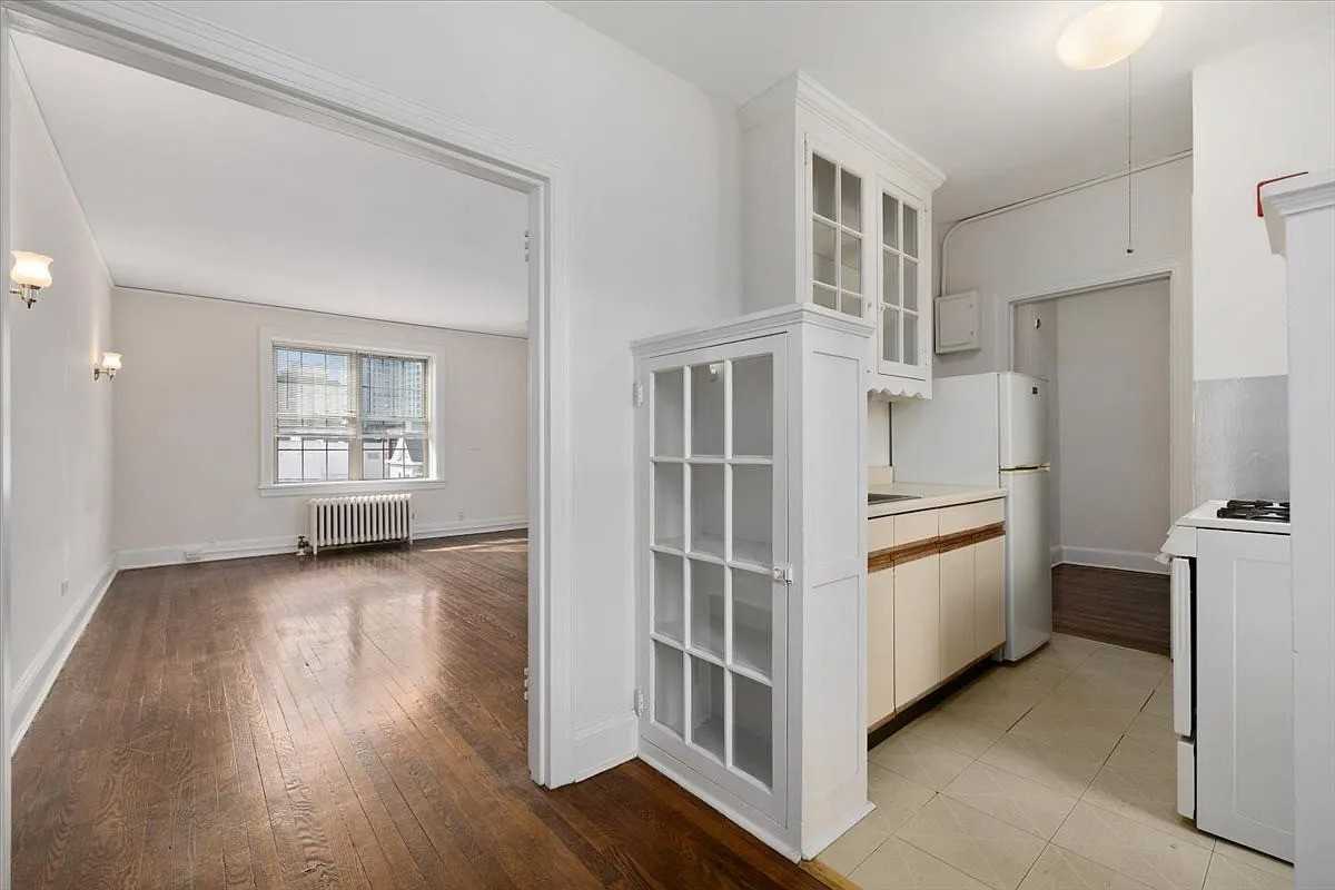 20 Spring St - Photo 3 of 11