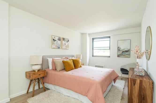 8 60th St - Photo 2 of 8