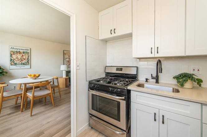 8 60th St - Photo 3 of 8