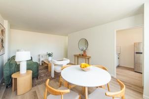 featured image of 8 60th St