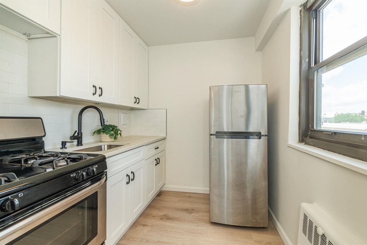 8 60th St - Photo 2 of 8