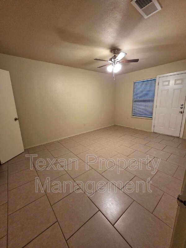 705 North St #A - Photo 5 of 11