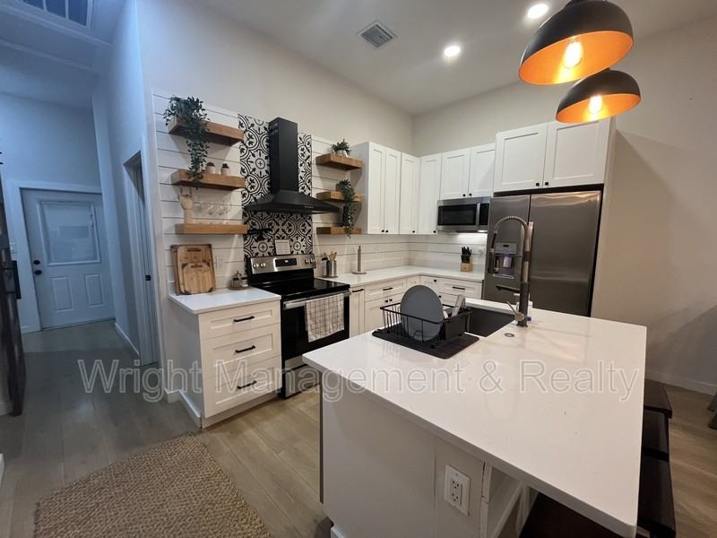 1807 E 20th Ave - Photo 5 of 17