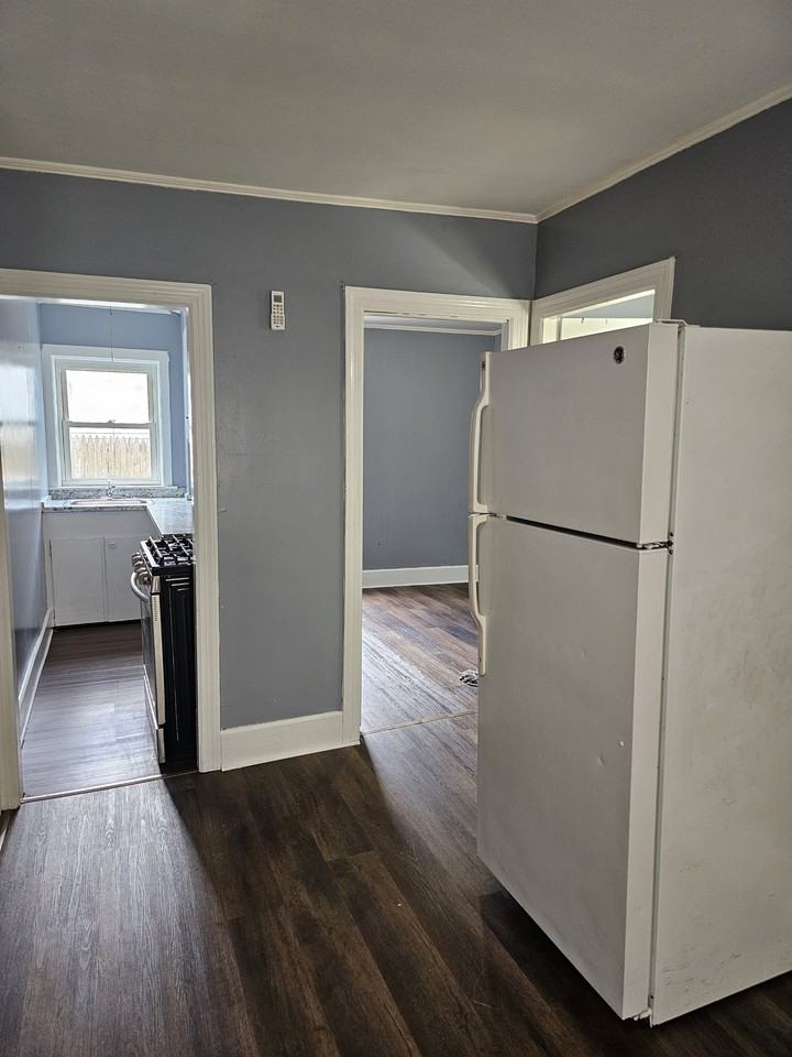 209 Brightman St #1E - Photo 5 of 15