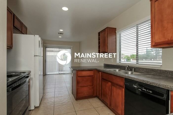 2133 E 35th St - Photo 5 of 16
