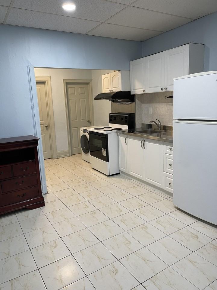 293 Broadview Avenue - Photo 3 of 10