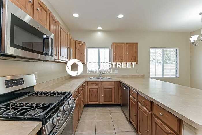 5740 S Hildreth Ave - Photo 6 of 16