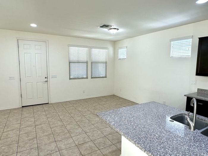 3833 E Robert St - Photo 6 of 32
