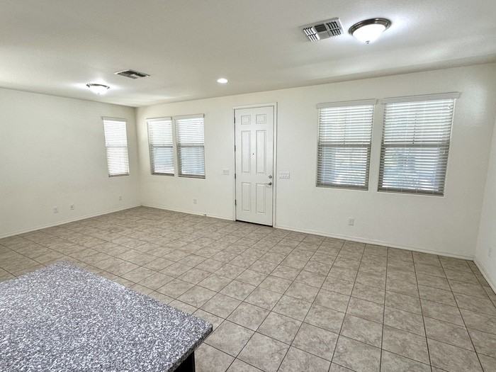 3833 E Robert St - Photo 7 of 32