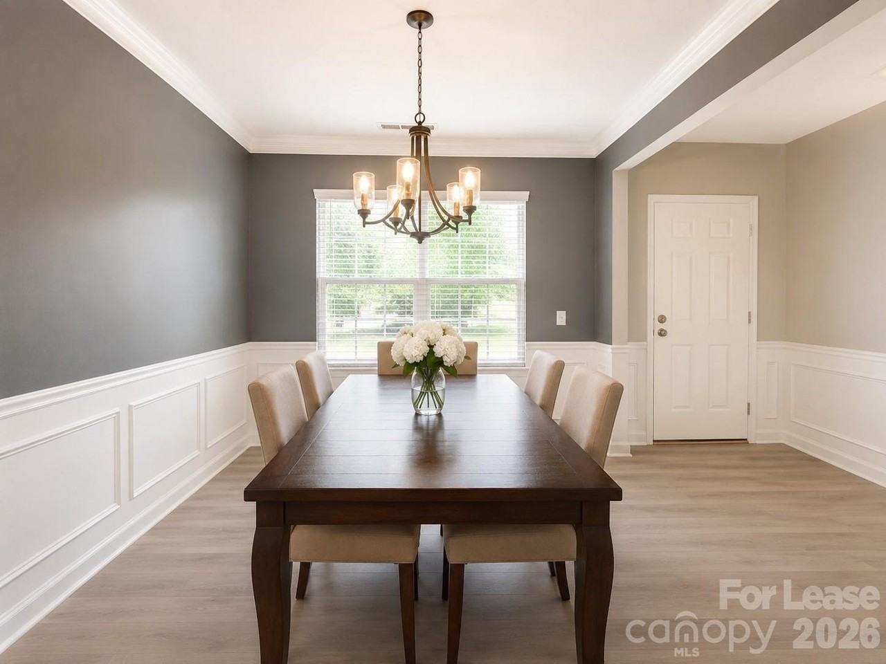 2052 Angel Oak Dr - Photo 3 of 17