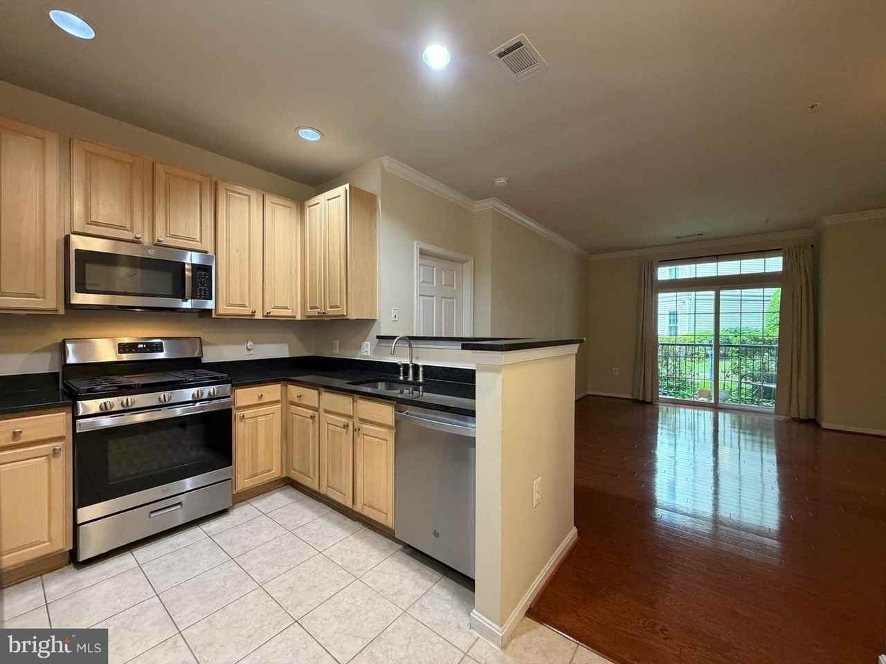 2321 25th St S - Photo 3 of 26