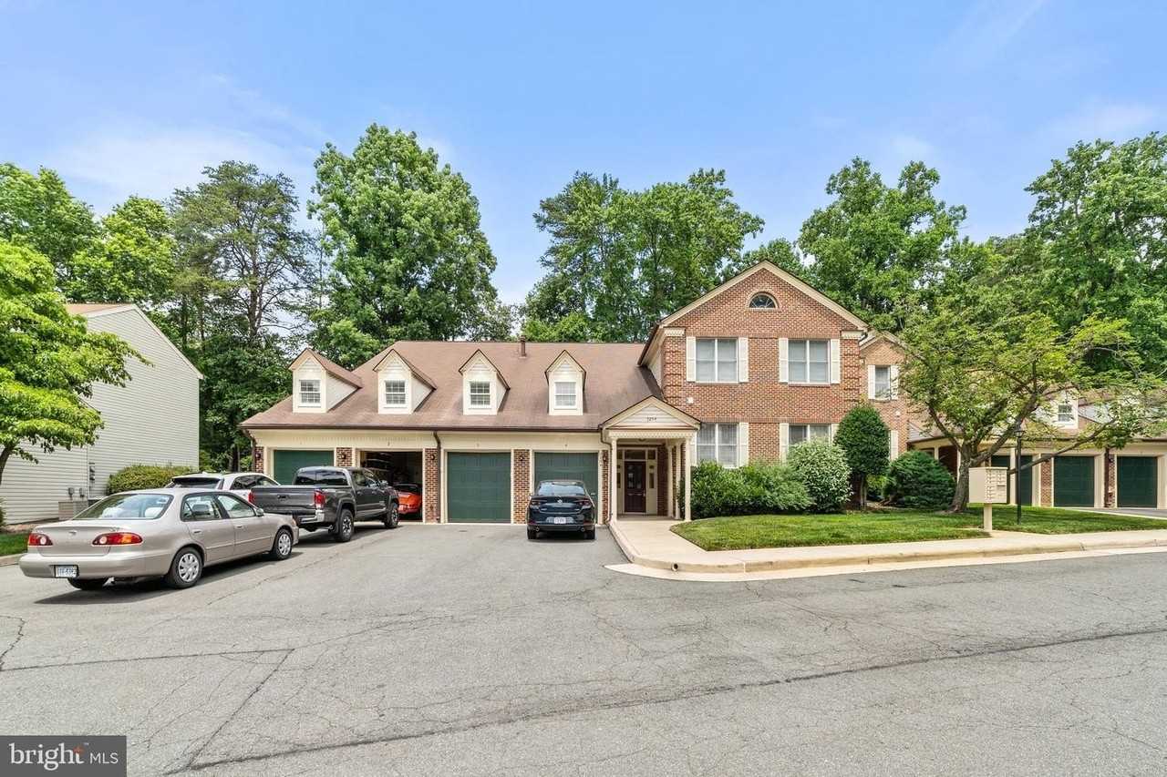 7254 Glen Hollow Ct - Photo 4 of 45