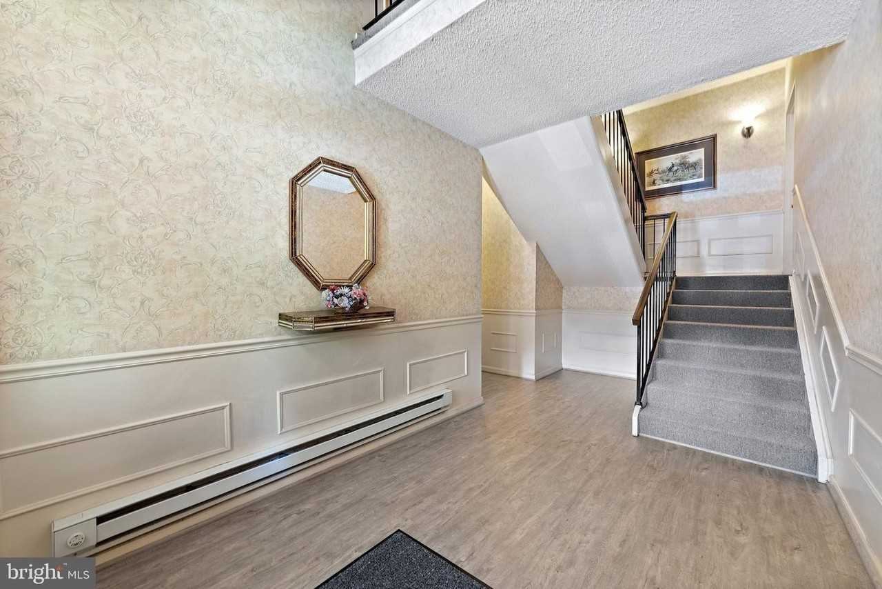 7254 Glen Hollow Ct - Photo 7 of 45