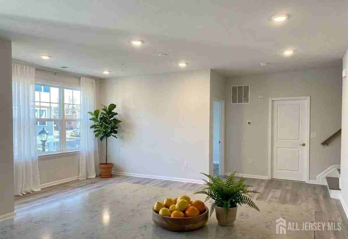 304 Dickson Ct - Photo 4 of 16
