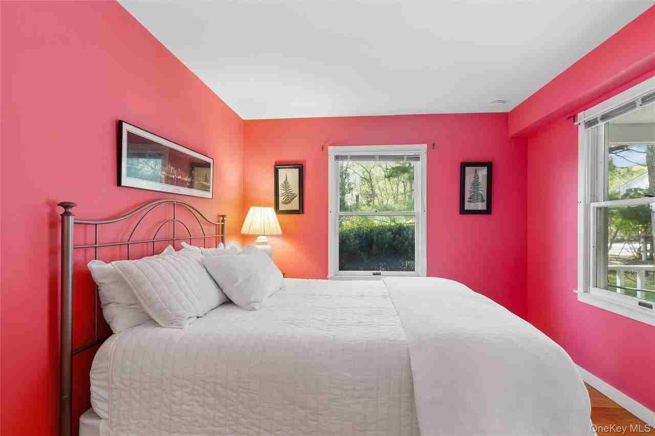 425 Briarwood Ln - Photo 6 of 33