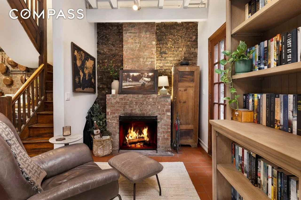 61 Perry St - Photo 5 of 11