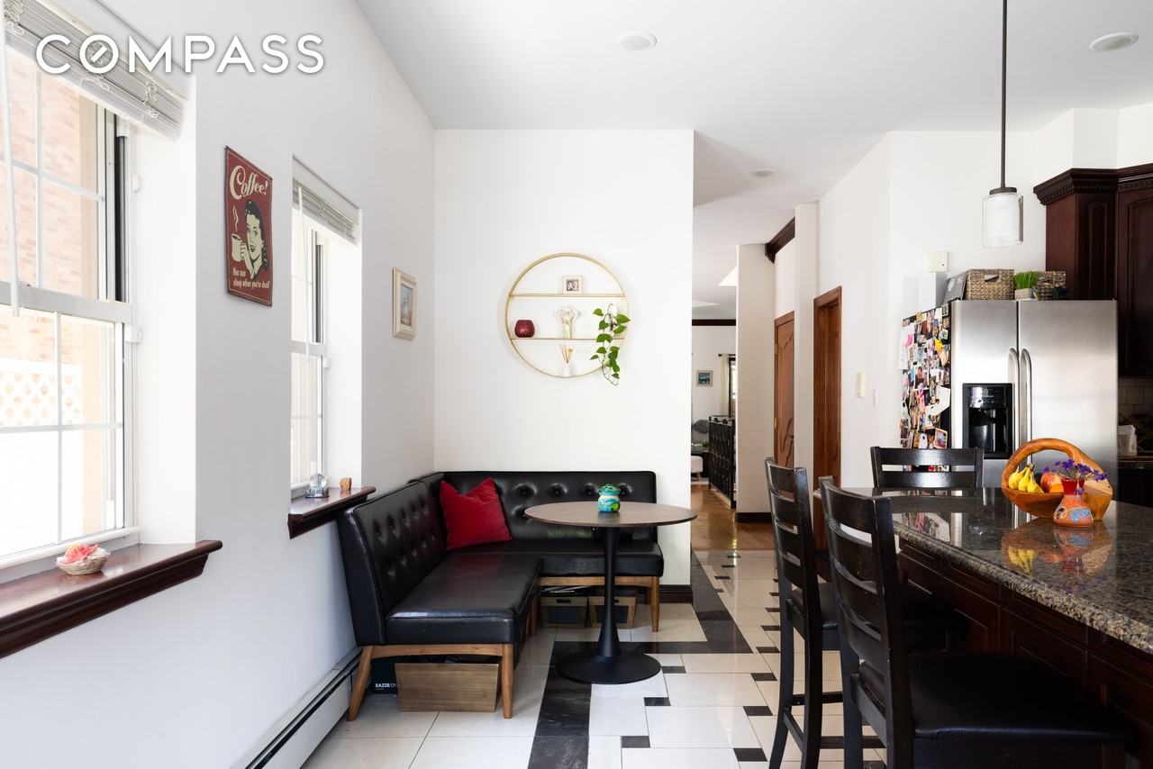 3120 43rd St - Photo 2 of 5