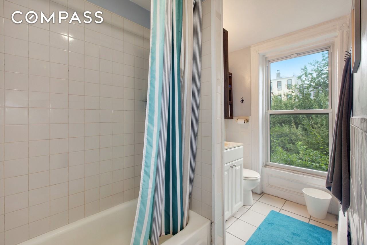 250 Saint Marks Ave #3 - Photo 4 of 4