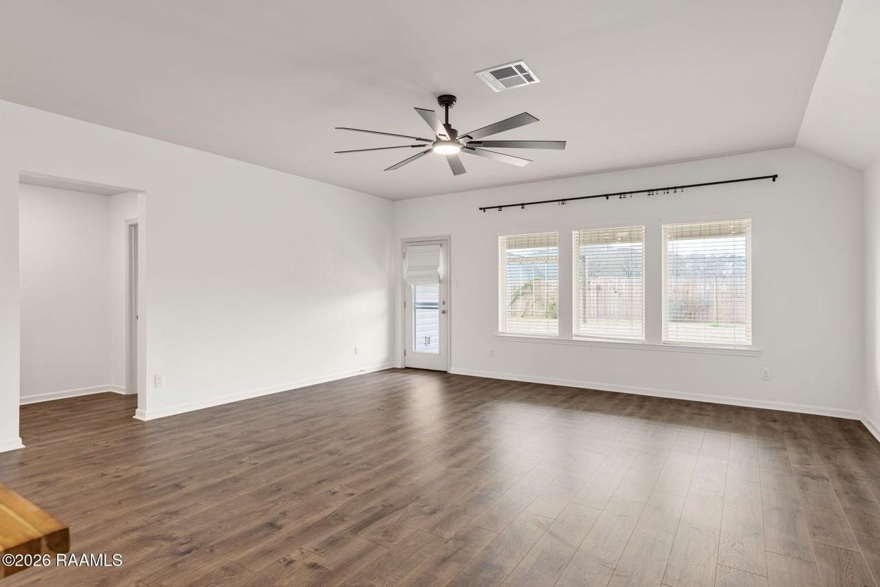 619 Griffiths Ct - Photo 3 of 29