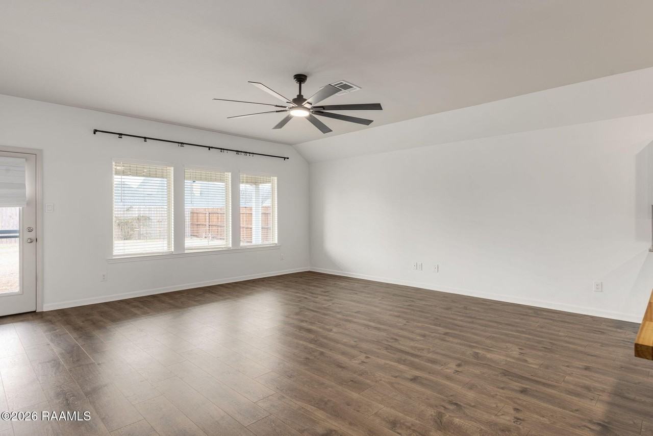 619 Griffiths Ct - Photo 5 of 29