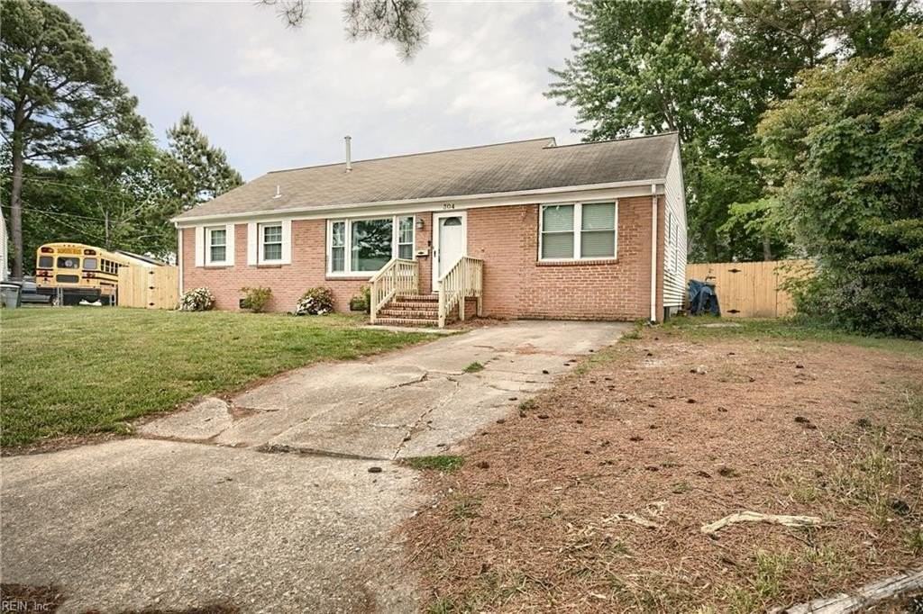 304 Wales Cir - Photo 2 of 21