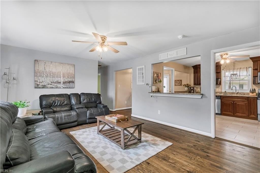 304 Wales Cir - Photo 3 of 21