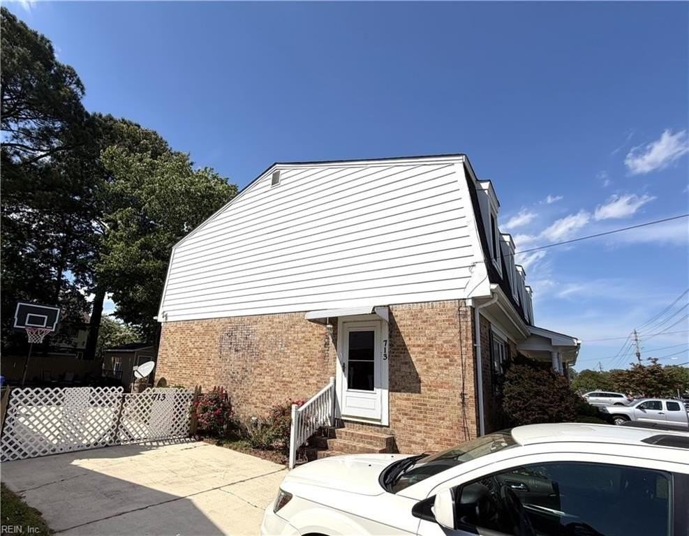 713 Little Neck Rd - Photo 3 of 29
