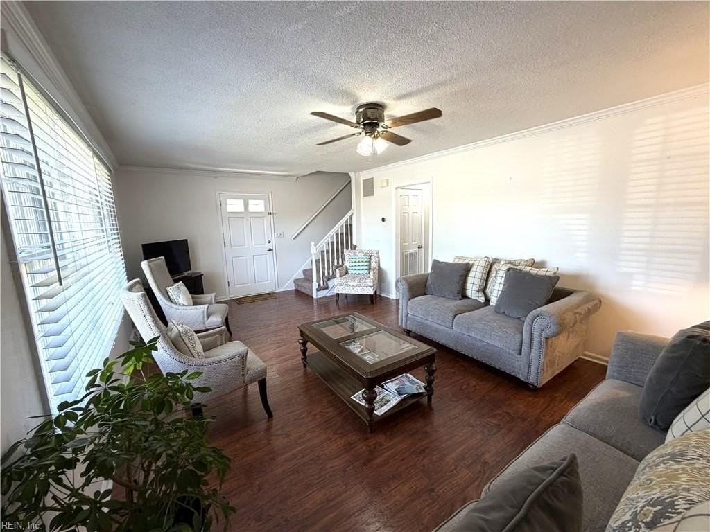 713 Little Neck Rd - Photo 5 of 29