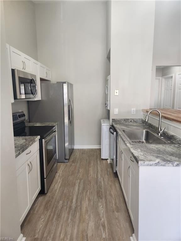 16 Lakeside Cres #B - Photo 7 of 14