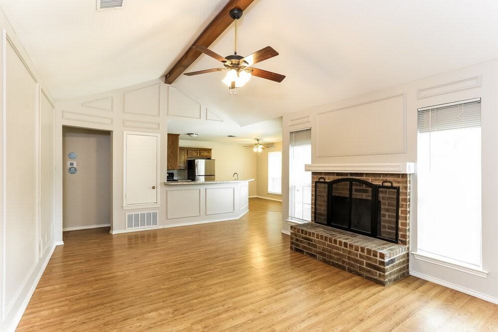704 Brookhaven Dr - Photo 4 of 16