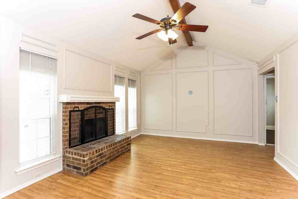 704 Brookhaven Dr - Photo 5 of 16