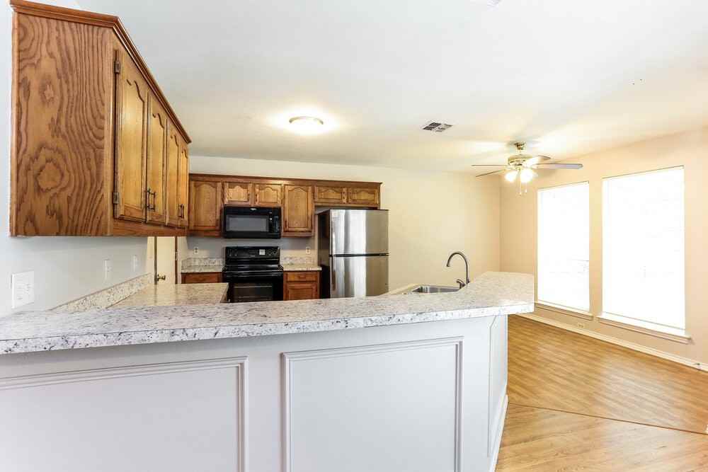 704 Brookhaven Dr - Photo 7 of 16