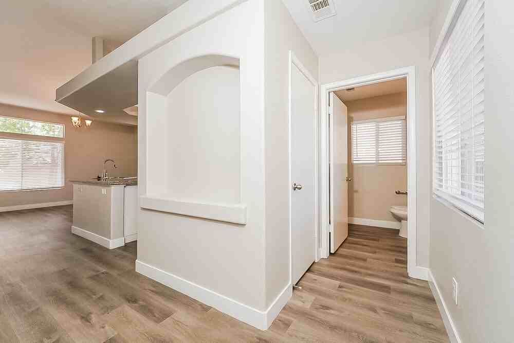 8733 Country View Ave - Photo 4 of 17
