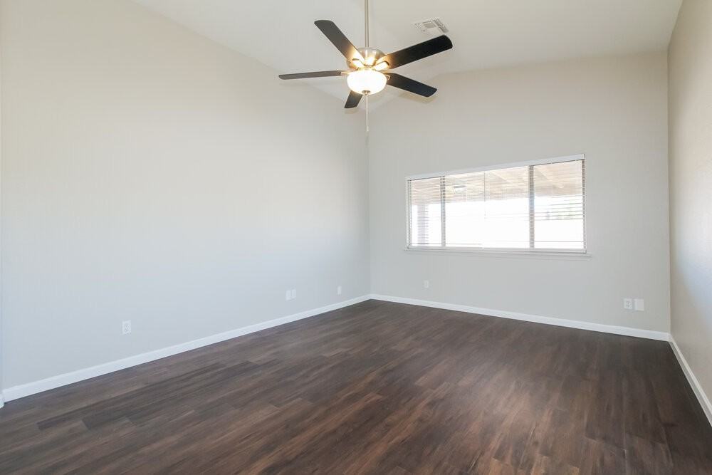4503 N 88th Ave - Photo 3 of 16