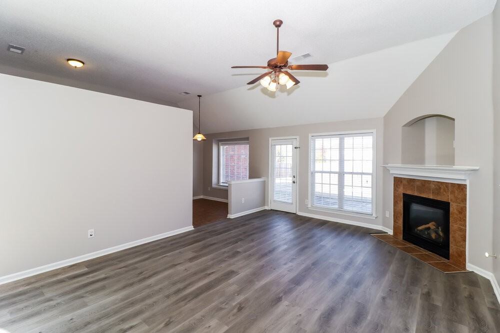 10050 Bloomsbury Ave - Photo 5 of 17