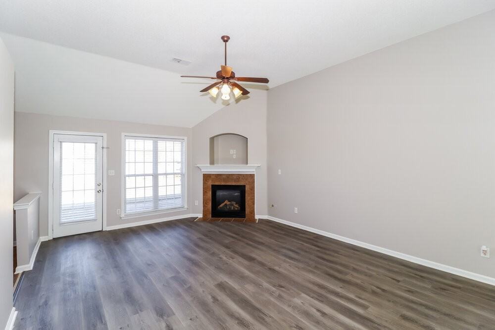 10050 Bloomsbury Ave - Photo 6 of 17