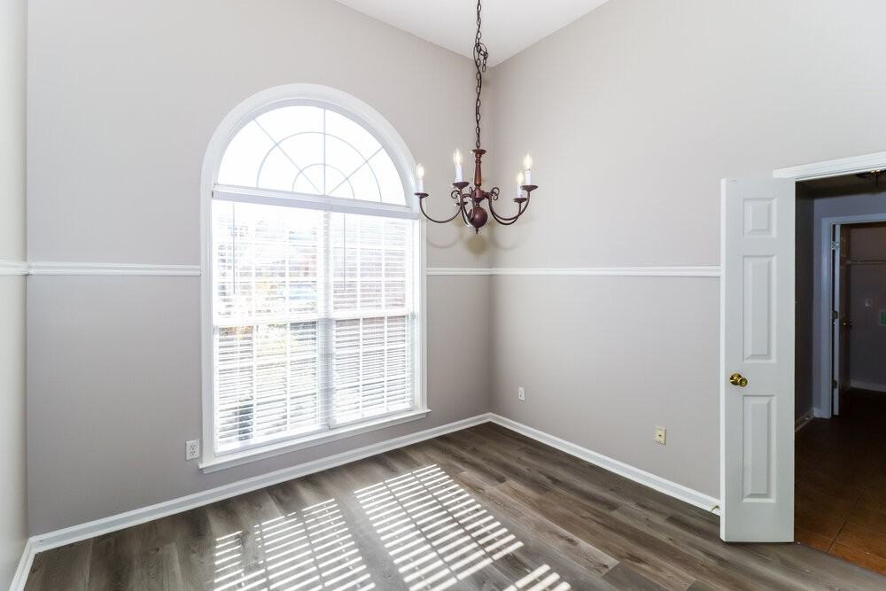 10050 Bloomsbury Ave - Photo 7 of 17