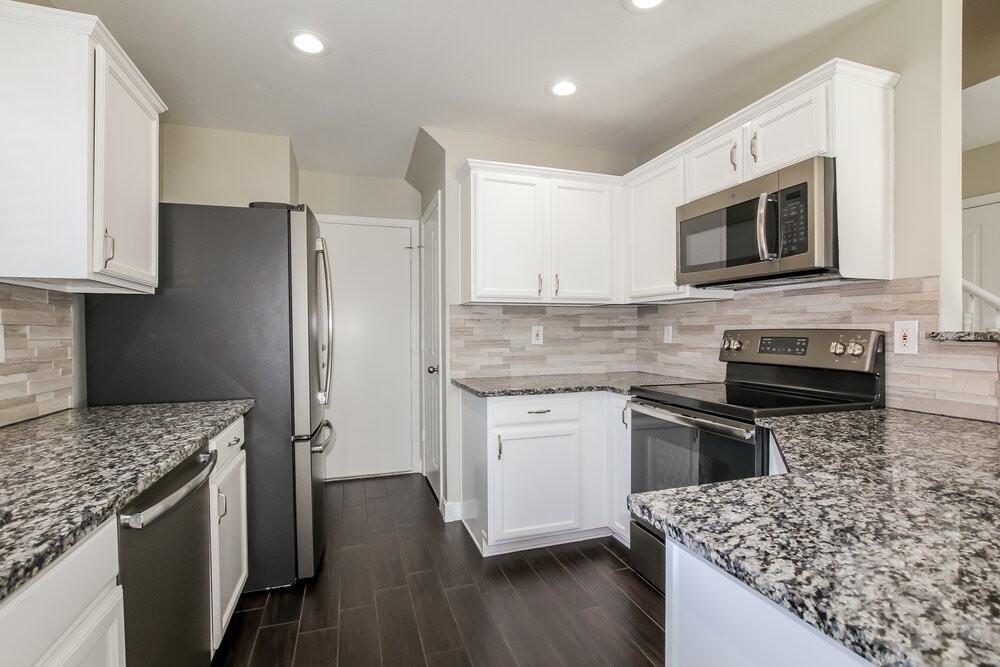 8264 W Purdue Ave - Photo 7 of 17