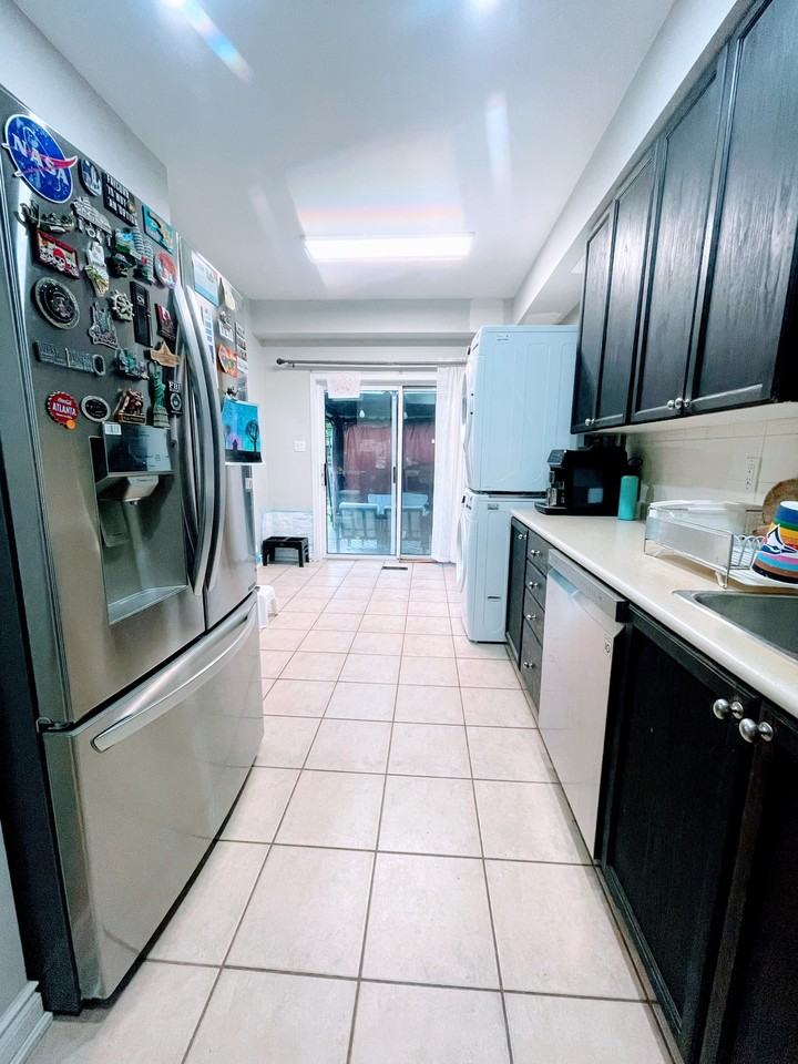 1868 Stevington Crescent - Photo 2 of 18
