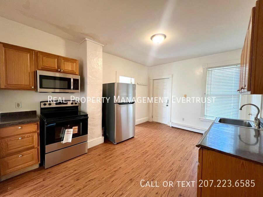 246 Cumberland St #1 - Photo 6 of 12