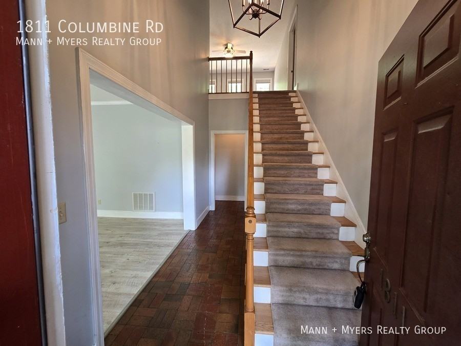 1811 Columbine Rd - Photo 3 of 41