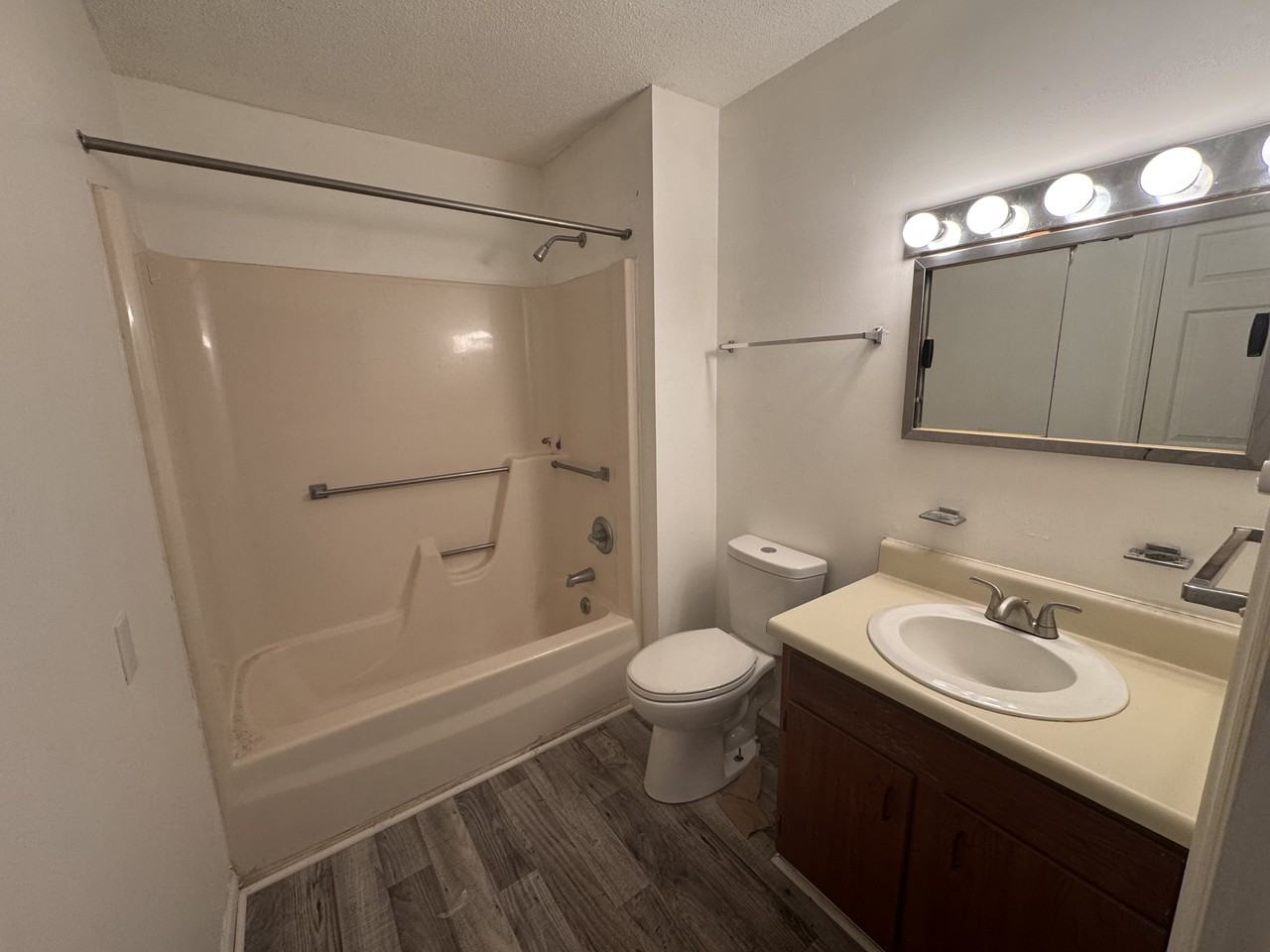 101 Santree Dr #206 - Photo 7 of 8