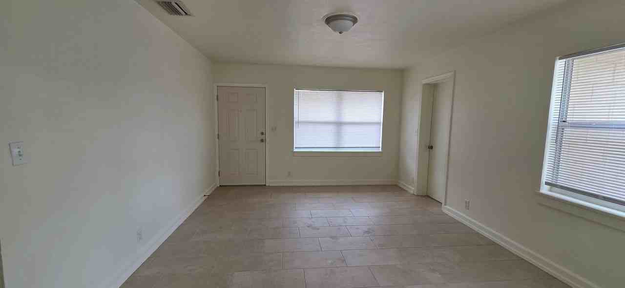 640 W Juniata St - Photo 3 of 8